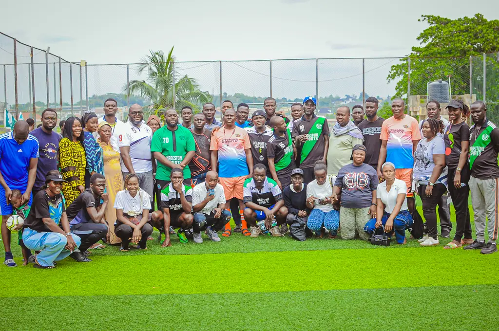 A large group photograph of Madestone players, parents and coaches